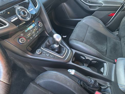 Used 2017 Ford Focus RS AWD/4WD image 26