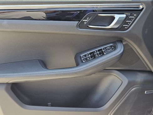 Certified 2026 Porsche Macan AWD/4WD image 22