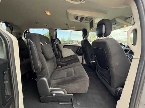 Used 2016 Dodge Grand Caravan SXT w/ Rear Park Assist Package image 67