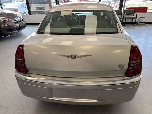 Used 2005 Chrysler 300 C image 10