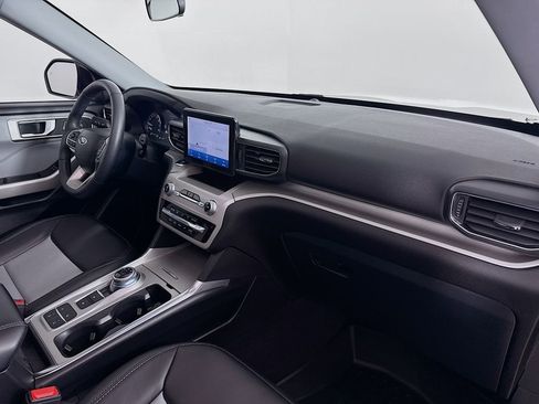 Used 2023 Ford Explorer XLT w/ Equipment Group 202A image 31