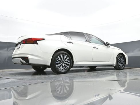 Used 2024 Nissan Altima 2.5 SV w/ SV Premium Package AWD/4WD image 40
