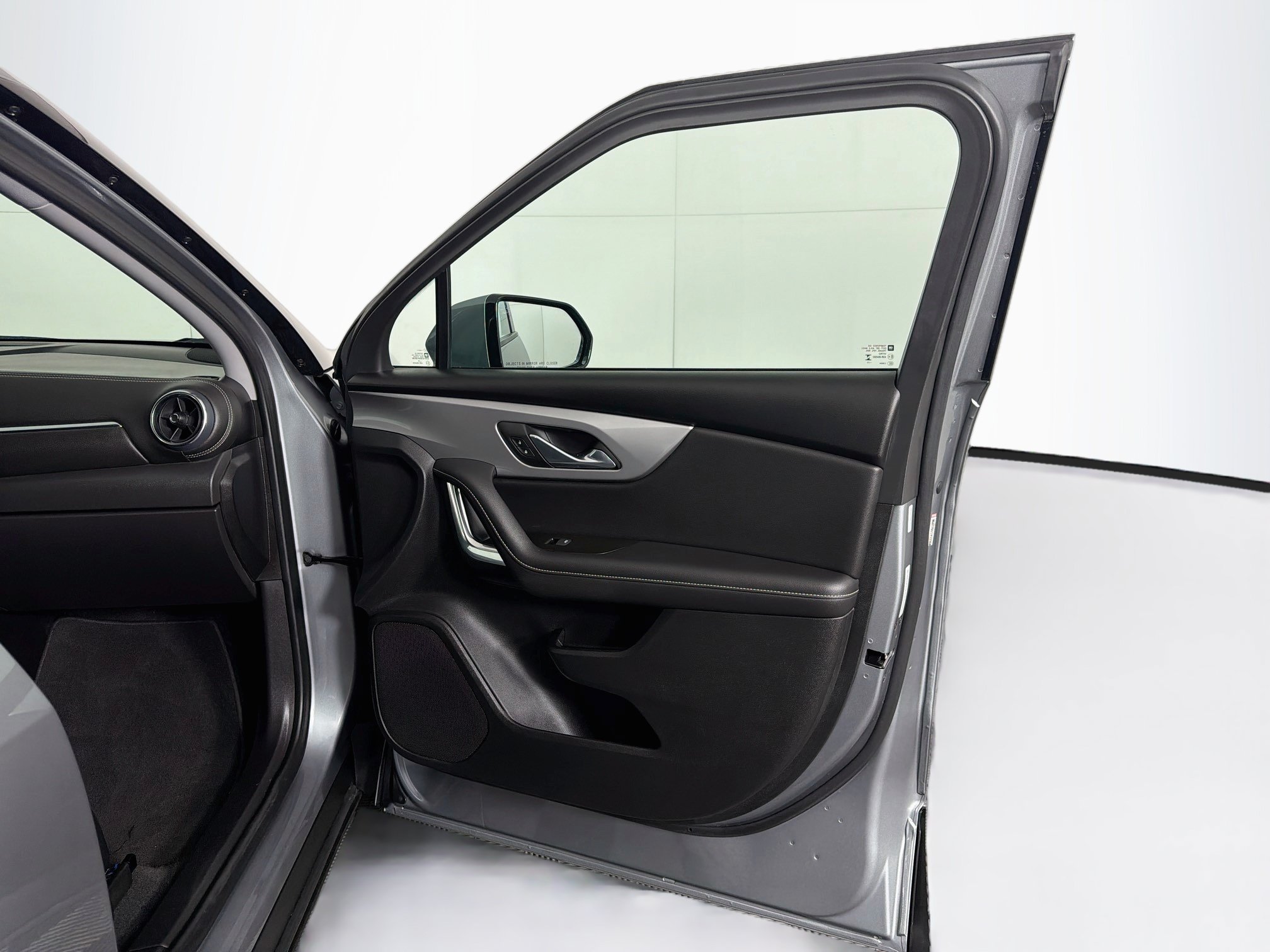 Used 2025 Chevrolet Blazer LT FWD image 31