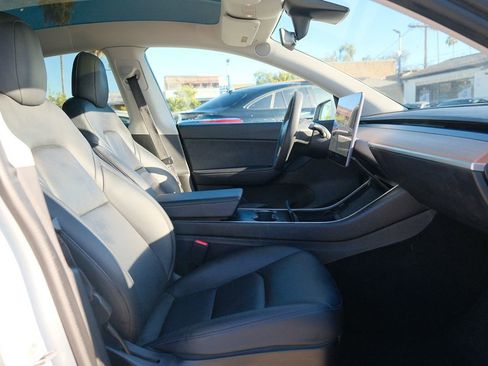 Used 2021 Tesla Model Y Long Range AWD/4WD image 22