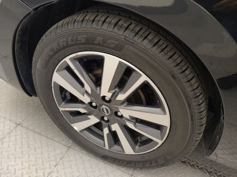 Used 2024 Nissan Versa SV image 31