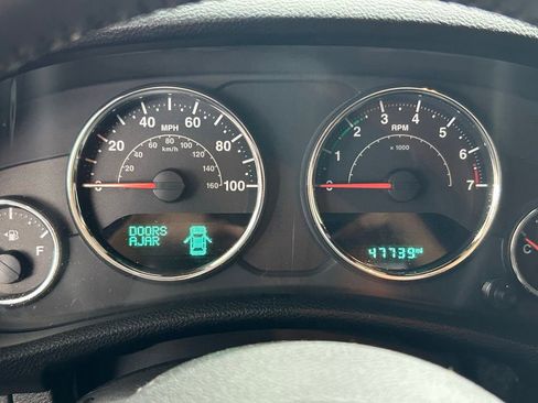 Used 2017 Jeep Wrangler Unlimited Rubicon w/ Connectivity Group AWD/4WD image 18