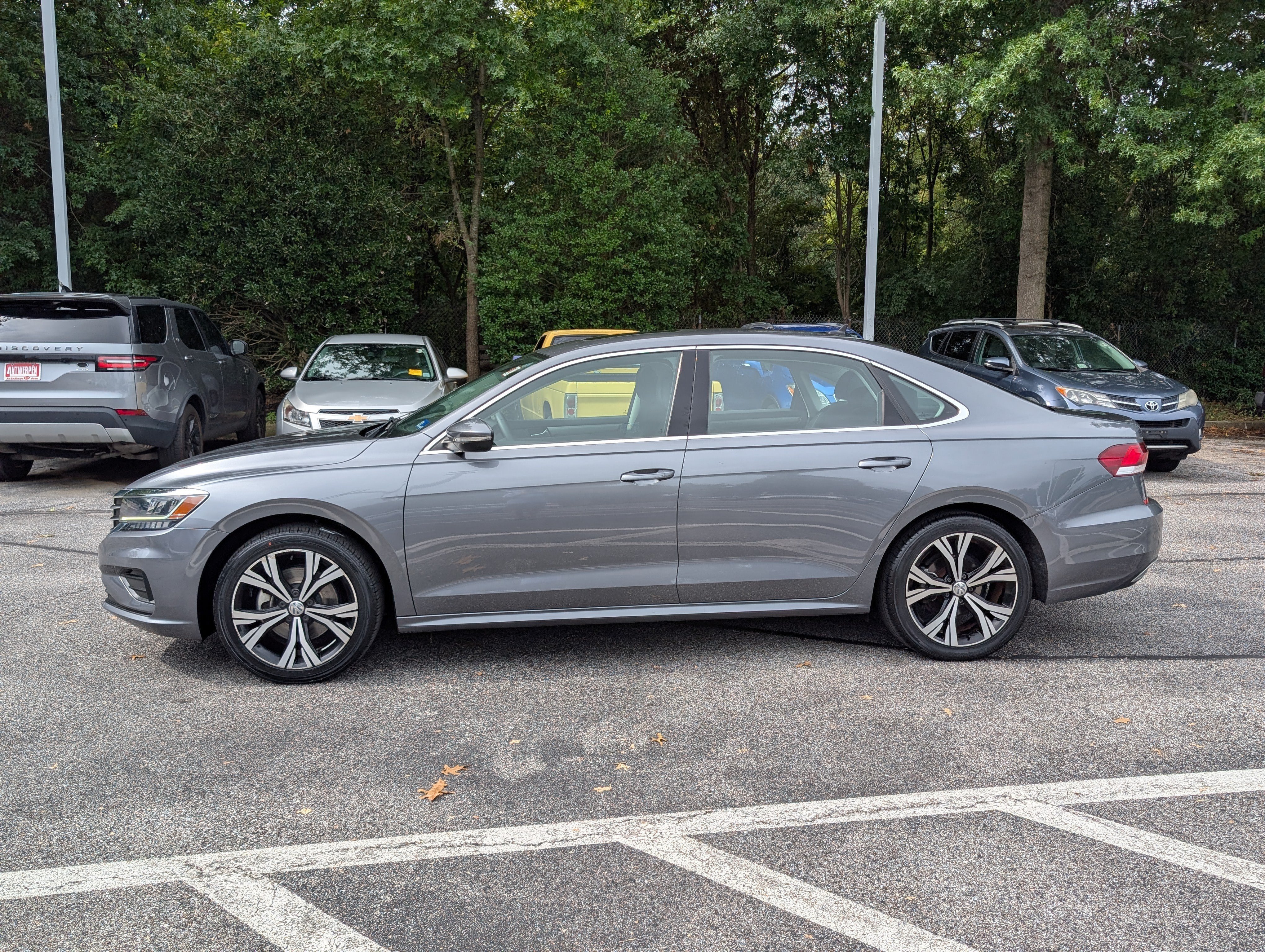 Used 2022 Volkswagen Passat 2.0T SE FWD image 6