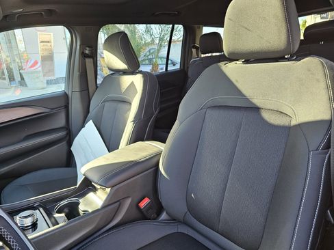 New 2025 Jeep Grand Cherokee L Laredo image 22