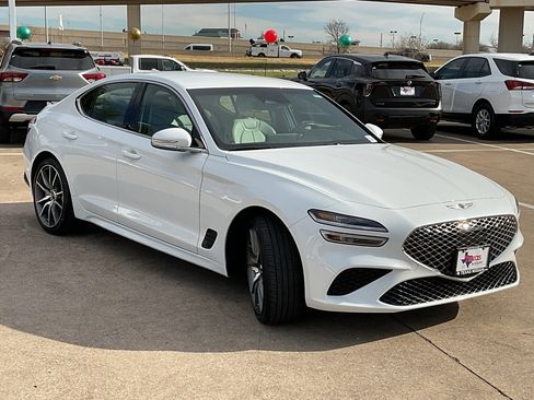 Used 2025 Genesis G70 2.5T image 4