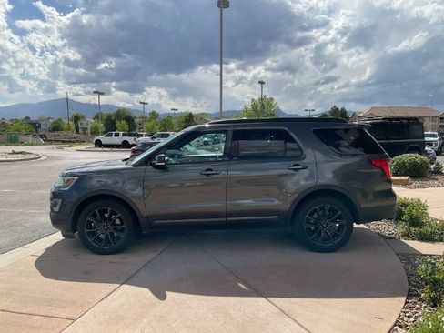 Used 2017 Ford Explorer XLT w/ Equipment Group 202A AWD/4WD image 4