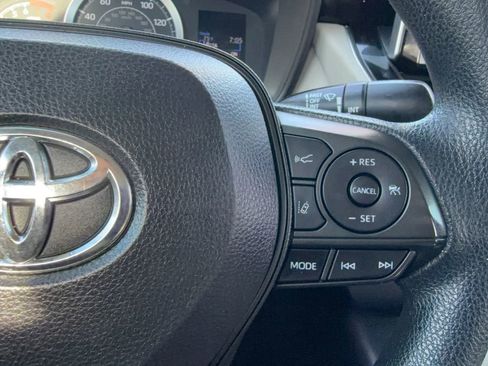 Used 2020 Toyota Corolla LE image 18