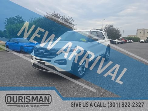 Used 2020 Ford Explorer XLT w/ Equipment Group 202A AWD/4WD image 4