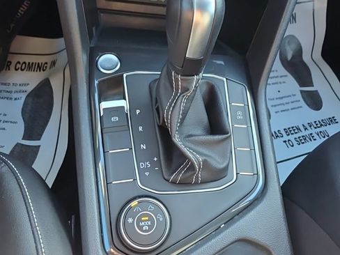 Used 2021 Volkswagen Tiguan SE w/ Panoramic Sunroof Package AWD/4WD image 24