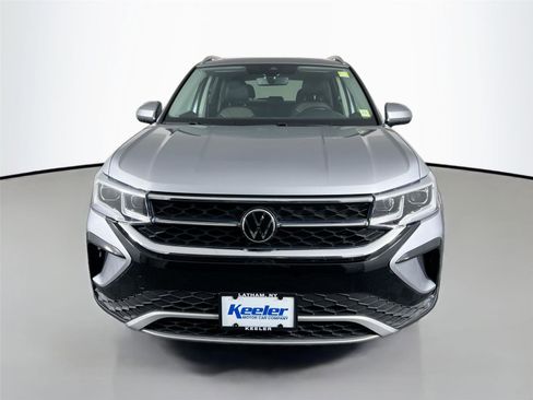 Used 2024 Volkswagen Taos SEL image 9