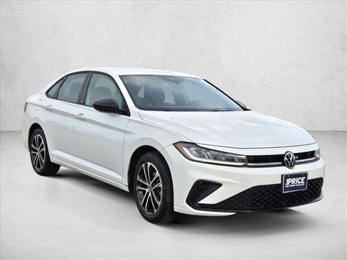 Used 2025 Volkswagen Jetta Sport FWD image 3