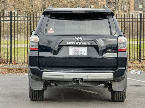 Used 2024 Toyota 4Runner TRD Off-Road Premium image 4