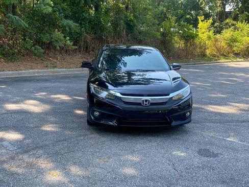 Used 2016 Honda Civic Touring image 2