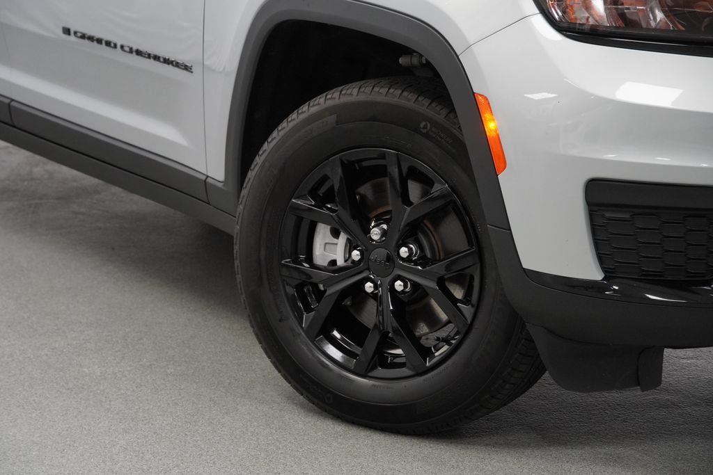 Certified 2024 Jeep Grand Cherokee L Altitude AWD/4WD image 8