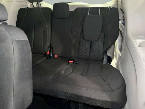 Used 2018 Chrysler Pacifica Touring Plus w/ Tire & Wheel Group FWD image 26