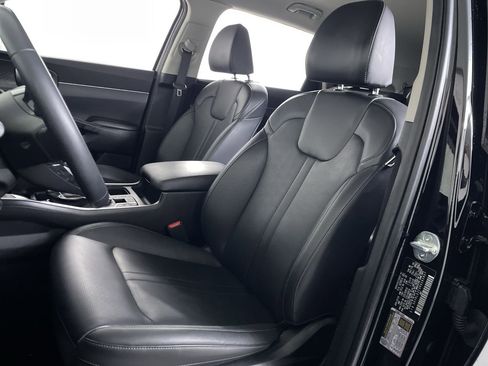 Used 2024 Kia Sorento S image 12