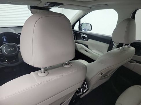 Used 2024 Kia Sorento S w/ Panoramic Sunroof Package FWD image 13