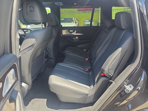 New 2026 Mercedes-Benz GLS 580 4MATIC image 25
