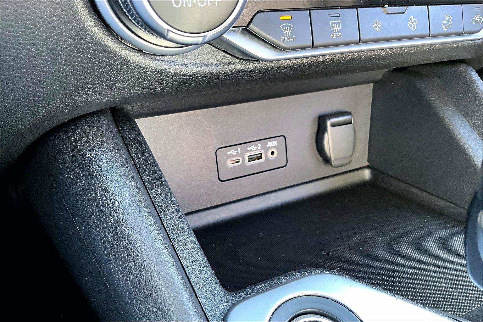 Used 2023 Nissan Sentra SR w/ Midnight Edition Package FWD image 16