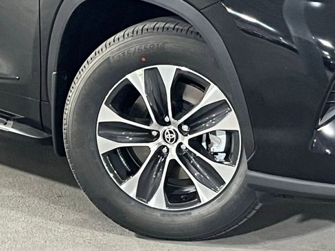 New 2026 Toyota Highlander XLE AWD/4WD image 2
