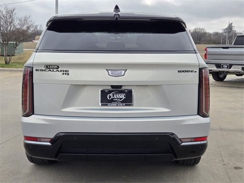 Used 2025 Cadillac Escalade IQ Sport 2 w/ LPO, ONYX Package image 5