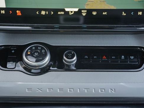 Used 2025 Ford Expedition Active image 33