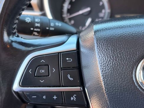 Used 2021 Toyota Highlander XLE FWD image 26