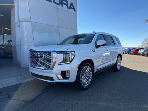 Used 2024 GMC Yukon Denali w/ Advanced Technology Package image 3