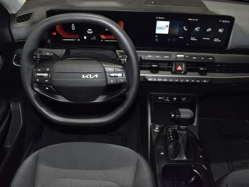 Used 2025 Kia K4 FWD image 28