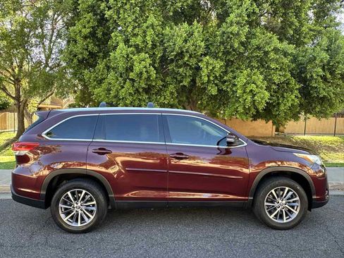 Used 2019 Toyota Highlander XLE image 9