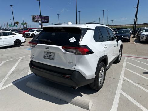 Used 2021 Toyota RAV4 XLE w/ Convenience Package FWD image 7