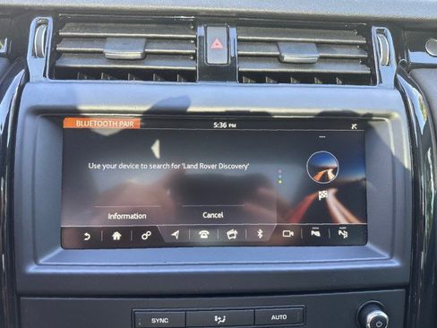 Used 2019 Land Rover Discovery SE AWD/4WD image 34