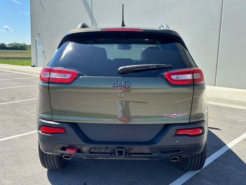 Used 2015 Jeep Cherokee Trailhawk w/ Comfort/Convenience Group AWD/4WD image 4