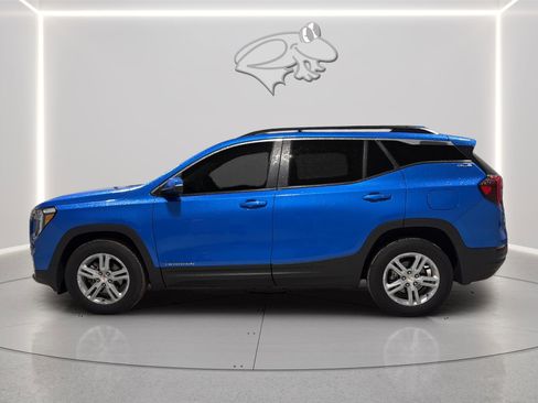 Used 2024 GMC Terrain SLE w/ Driver Convenience Package AWD/4WD image 2