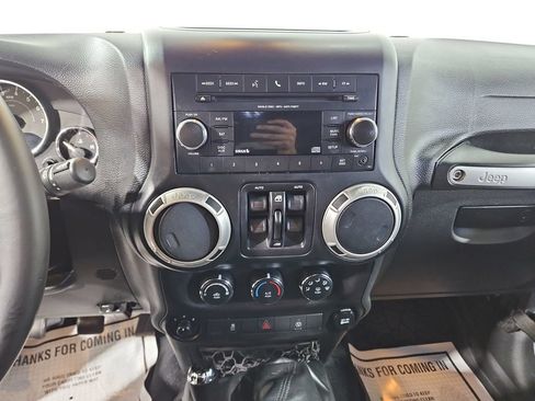 Used 2017 Jeep Wrangler Unlimited Sahara w/ Max Tow Package AWD/4WD image 19