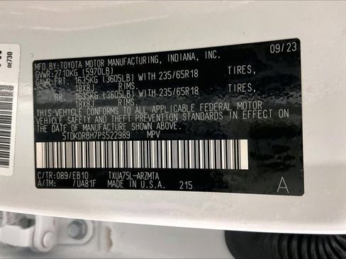 Used 2023 Toyota Highlander XLE AWD/4WD image 44