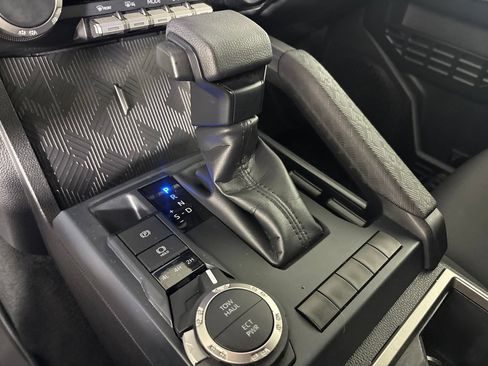 Used 2025 Toyota Tacoma SR5 AWD/4WD image 20