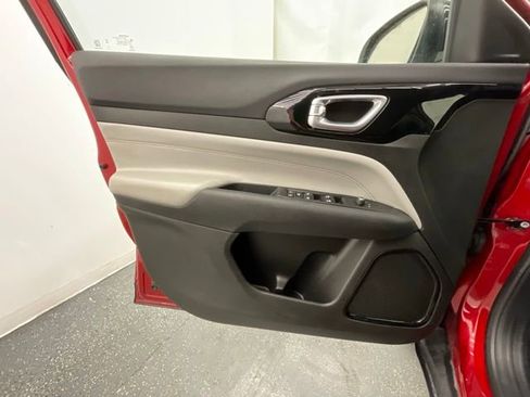 Used 2025 Jeep Compass Limited AWD/4WD image 9