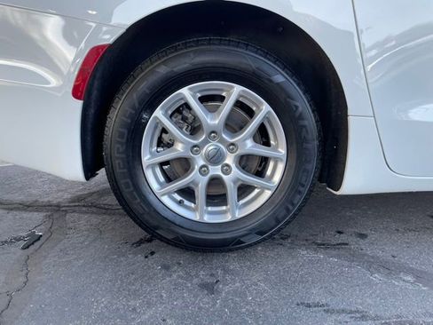 Used 2023 Chrysler Pacifica Touring-L FWD image 36