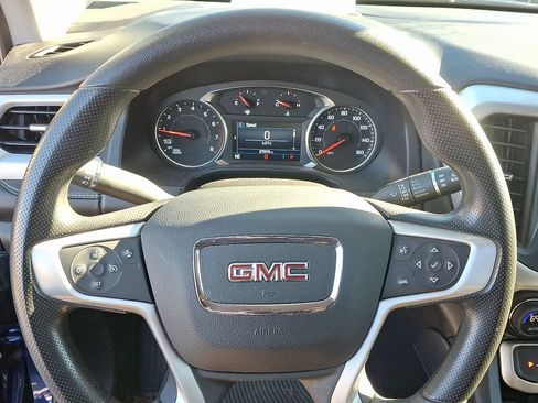 Used 2023 GMC Acadia SLE image 16