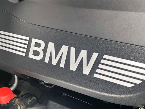 Used 2025 BMW X5 xDrive40i w/ M Sport Package AWD/4WD image 34