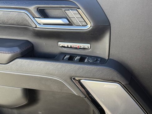 Used 2024 GMC Sierra 1500 AT4X image 18