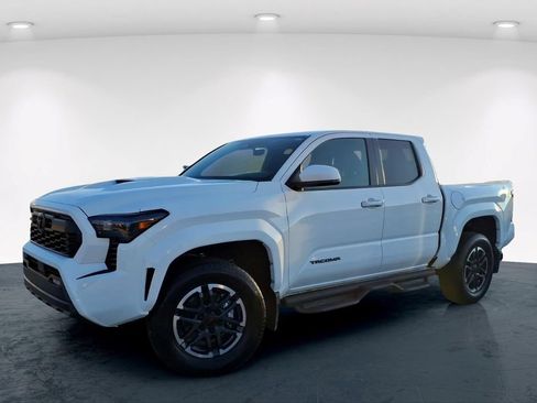 Used 2026 Toyota Tacoma TRD Sport AWD/4WD image 2