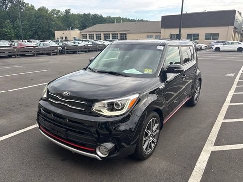 Used 2017 Kia Soul ! w/ Tech Package FWD image 1