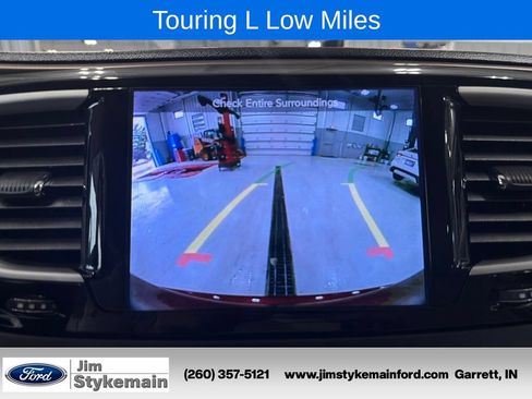 Used 2017 Chrysler Pacifica Touring-L w/ Tire & Wheel Group FWD image 25
