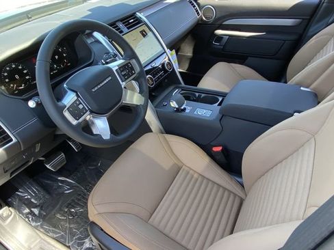 New 2025 Land Rover Discovery Dynamic SE image 5